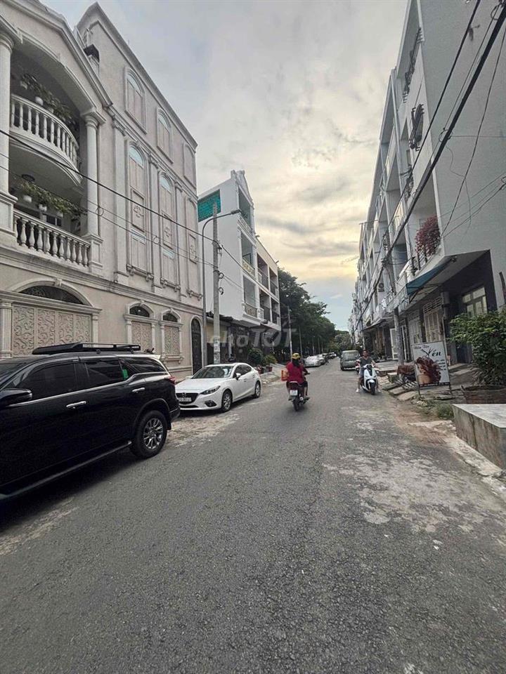 mặt tiền đường số 64 ngang 4m dài 18m 4 tầng 5pn