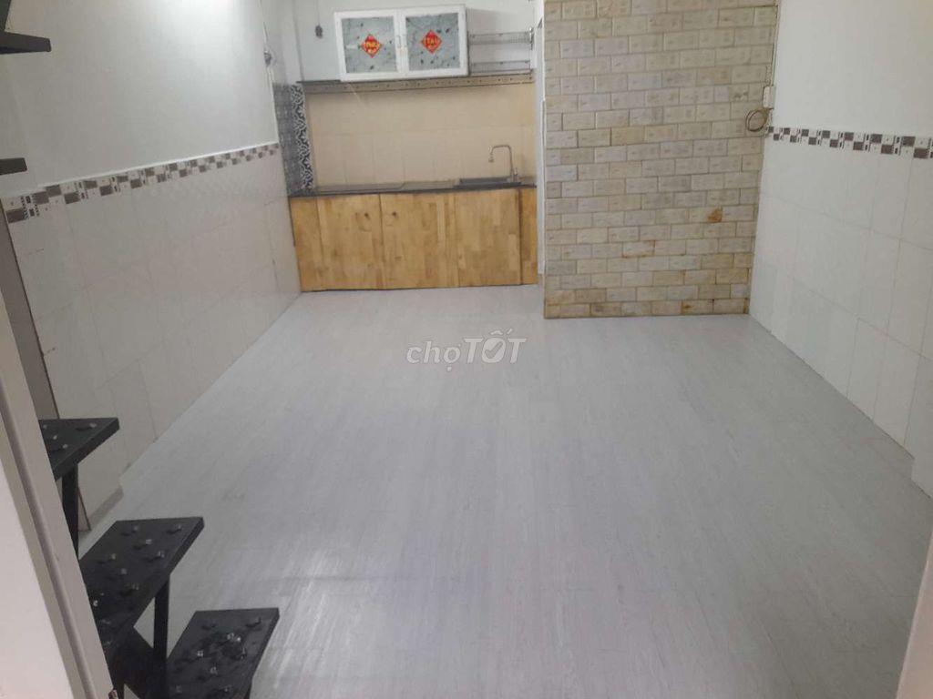 cho thuê nhà 1 trệt 1 lầu có ban công trồng rau