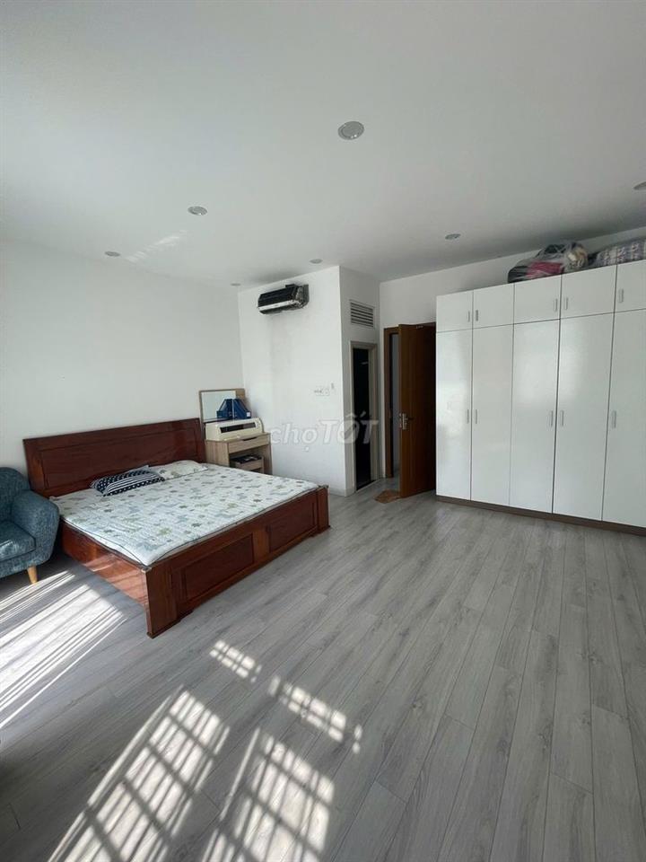 Nhà nguyên căn 100m² full nội thất, điện mặt trời, sân ô tô có mái che