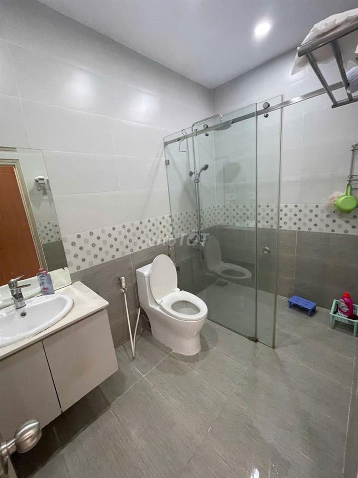 Nhà nguyên căn 100m² full nội thất, điện mặt trời, sân ô tô có mái che