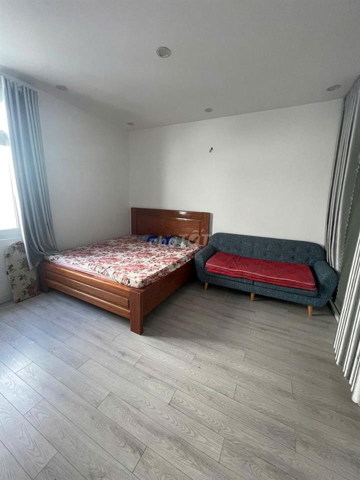 Nhà nguyên căn 100m² full nội thất, điện mặt trời, sân ô tô có mái che