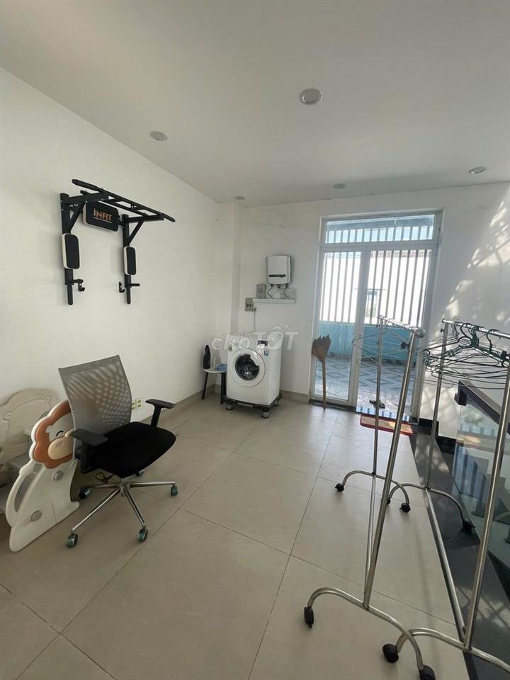 Nhà nguyên căn 100m² full nội thất, điện mặt trời, sân ô tô có mái che