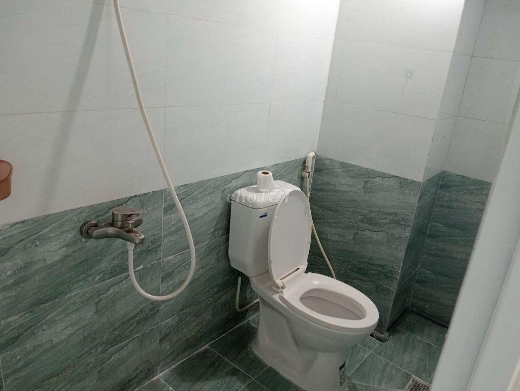 Phòng dịch vụ máy lạnh giường nệm 