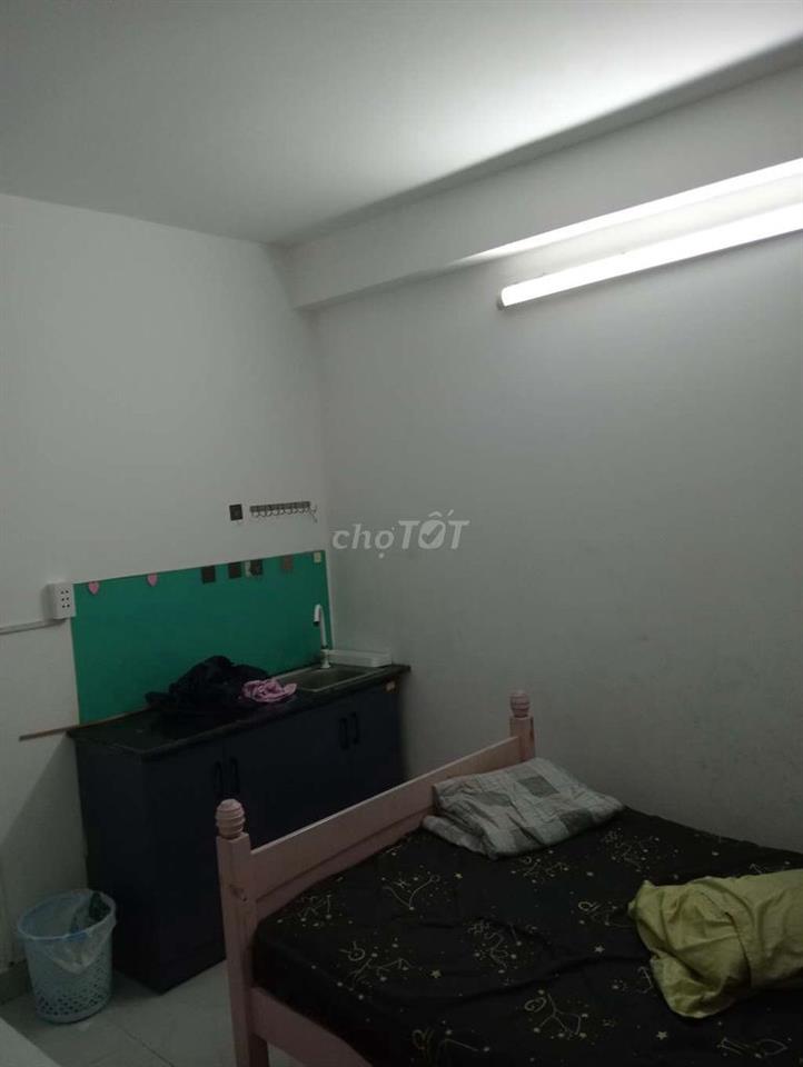 Phòng dịch vụ máy lạnh giường nệm 