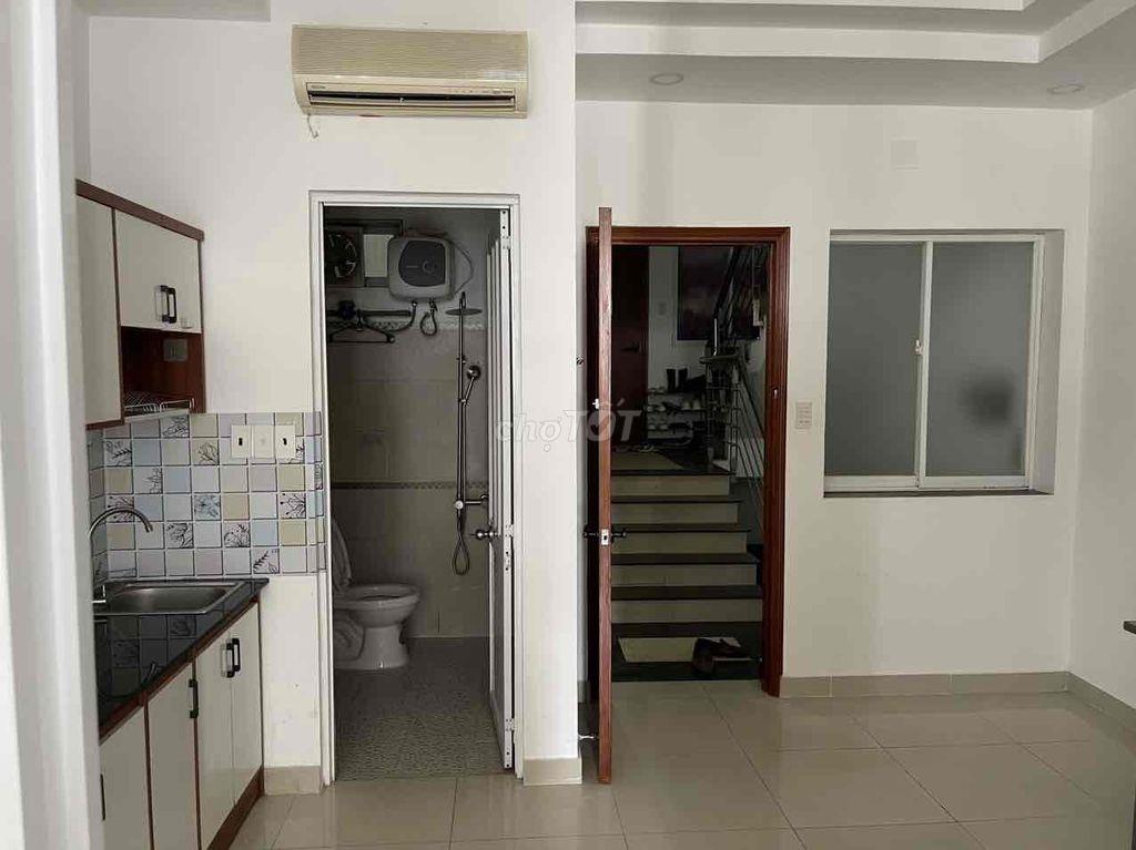 [TÌM NỮ Ở GHÉP] - PHÒNG RỘNG 40M2, CỬA SỔ TO, GIỜ GIẤC TỰ DO TẠI BÌNH