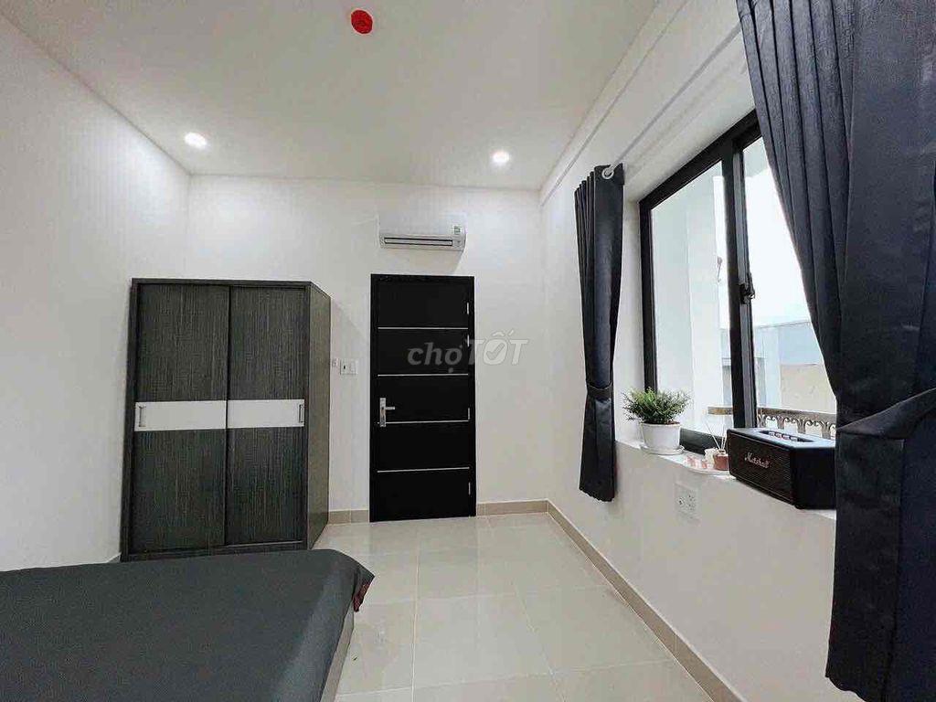 phòng ngủ ban công ngay bệnh viện Thống Nhất