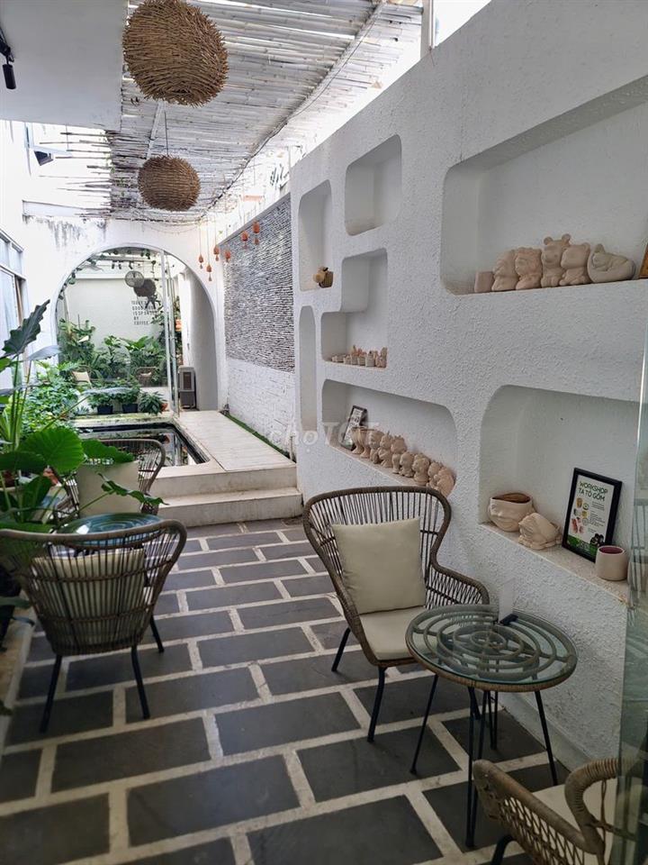 Sang quán cafe bistro có hồ Koi 180m² Bình Thạnh, có bếp, full setup