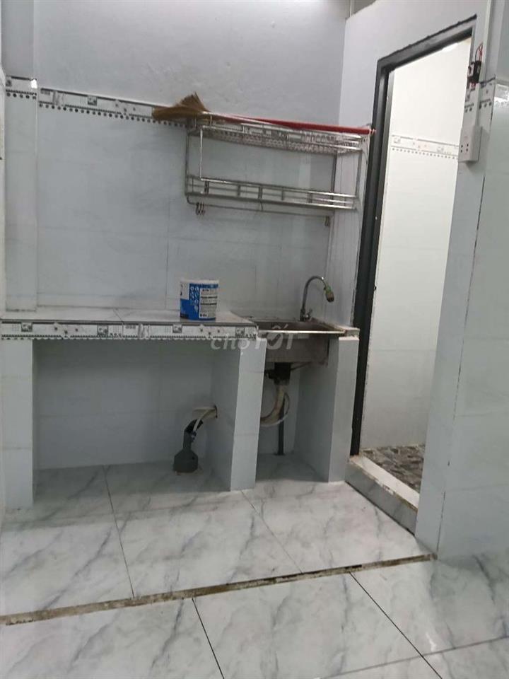 Nhà mới, còn trống Đường Bùi Tư Toàn 