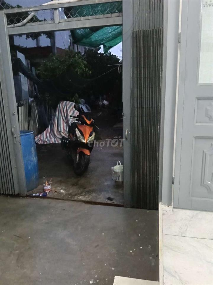 Nhà mới, còn trống Đường Bùi Tư Toàn 
