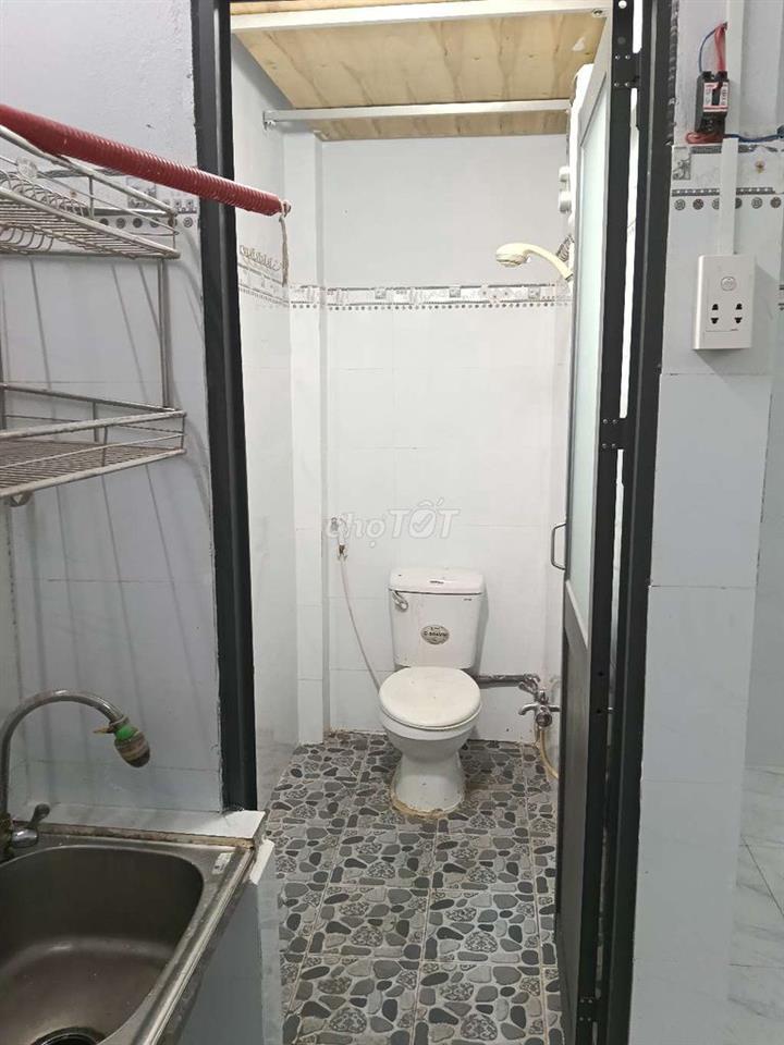 Nhà mới, còn trống Đường Bùi Tư Toàn 