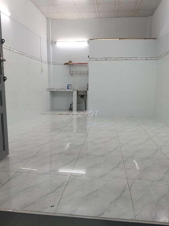 Nhà mới, còn trống Đường Bùi Tư Toàn 