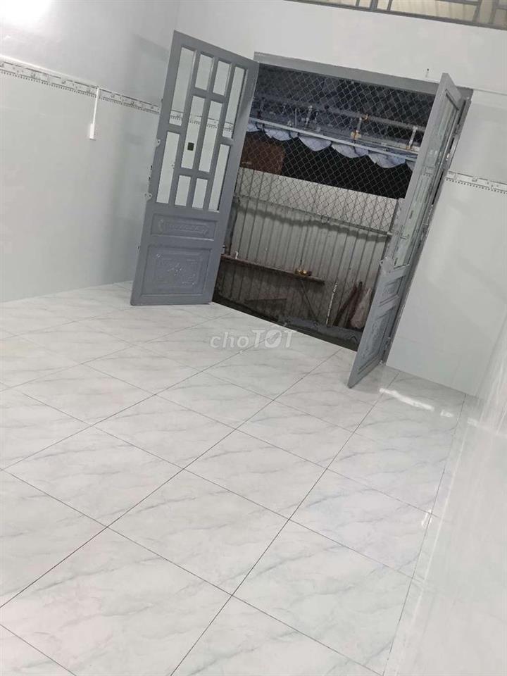 Nhà mới, còn trống Đường Bùi Tư Toàn 