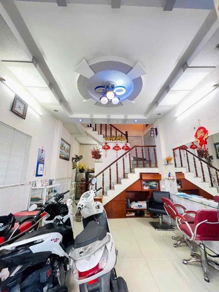 BÁN NHÀ 36m 4 tầng giá nhỉnh 2 tỉ nằm ngay bệnh viện quận 12.