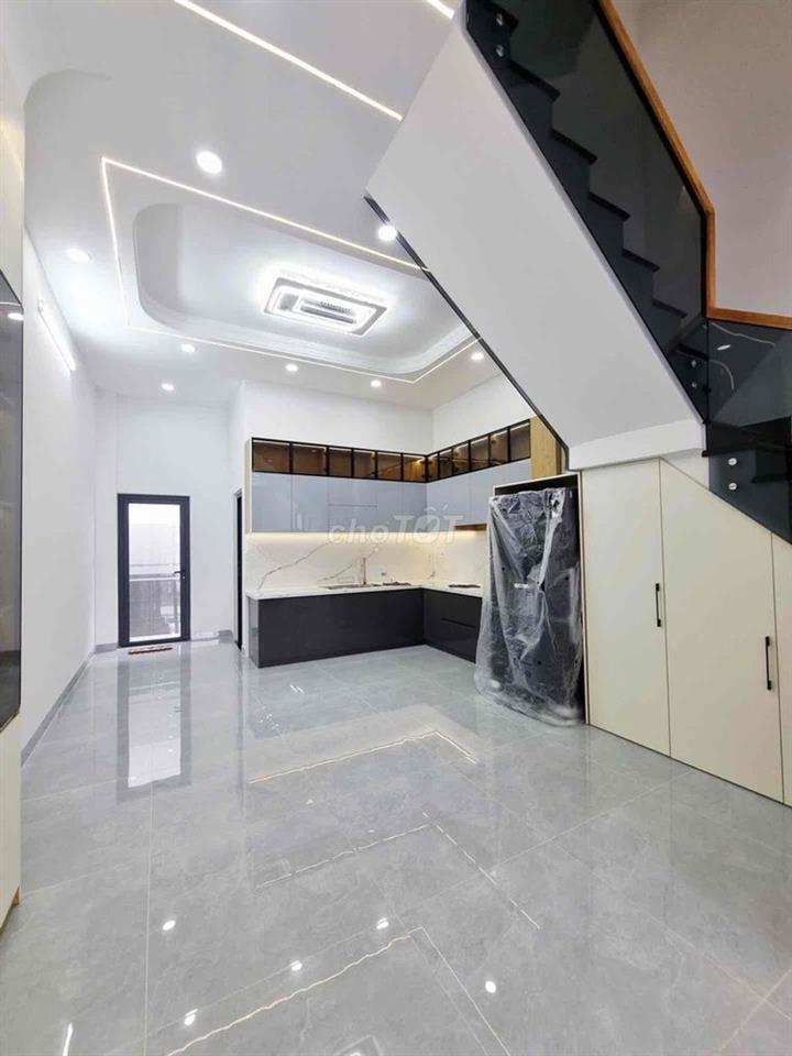 NHÀ MẶT PHỐ 109m2- 4 tầng- ngay uỷ ban quận 12. Giá nhỉnh 9tỏi