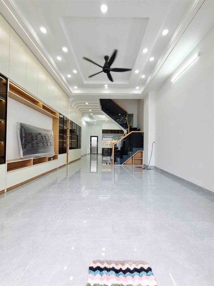 NHÀ MẶT PHỐ 109m2- 4 tầng- ngay uỷ ban quận 12. Giá nhỉnh 9tỏi