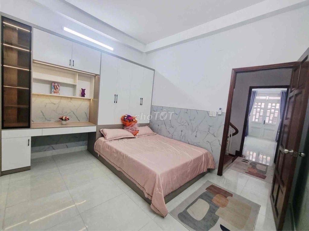 nhà 3 tầng-52m- HXH- ngay cổng khu công nghiệp quận 12. giá rẻ.