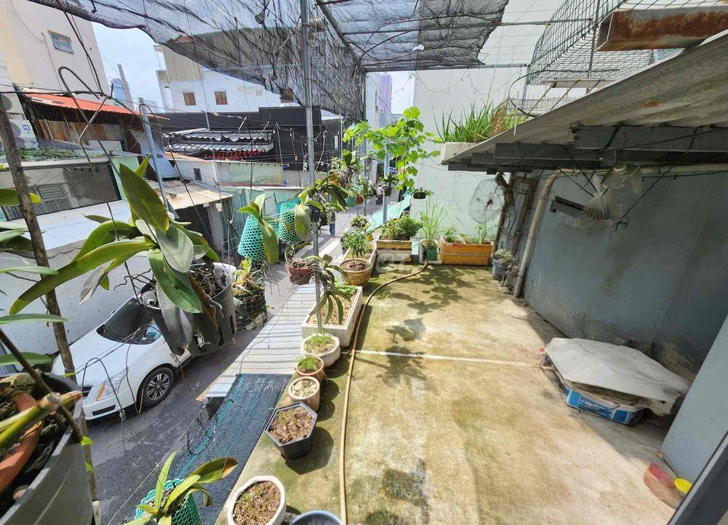 Nhà Mặt Tiền