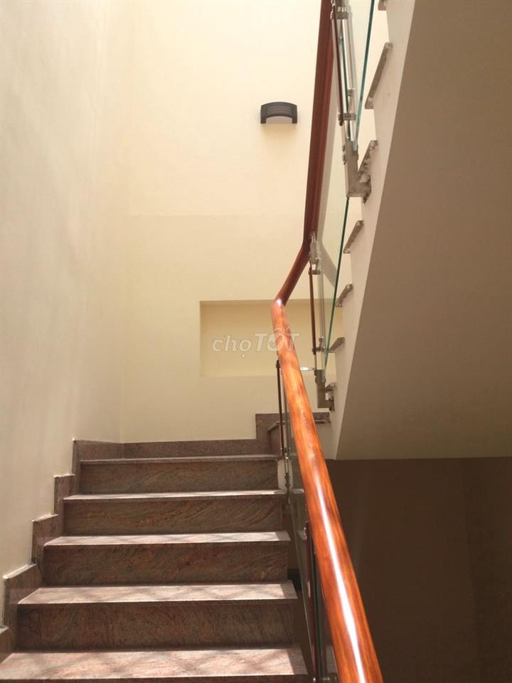 CHO THUÊ NGUYÊN CĂN MẶT TIỀN ĐƯỜNG TÂY HÒA 420m2 1TR4L