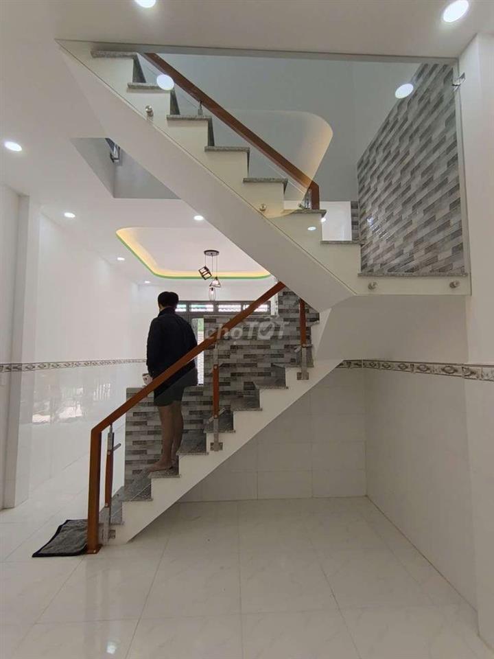 nhà  Vĩnh Lộc B, sát  bên  BV Bình Tân 