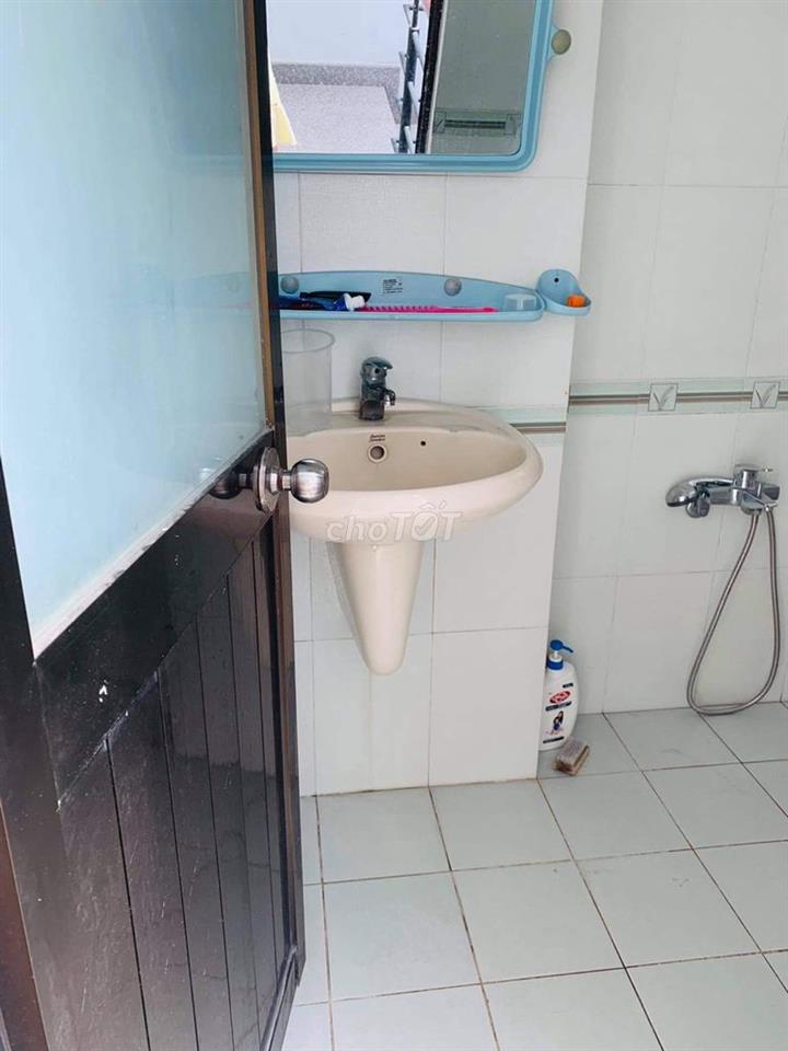 share lại tầng 2 tiện nghi máy lạnh Làng Hoa Gò Vấp
