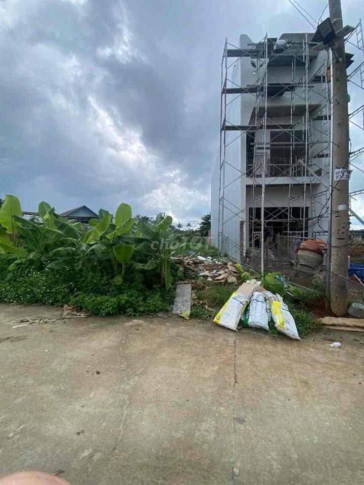 VỠ NỢ cần bán gấp lô đất thôn 1 Y Wang cách hồ Ea Kao 400’