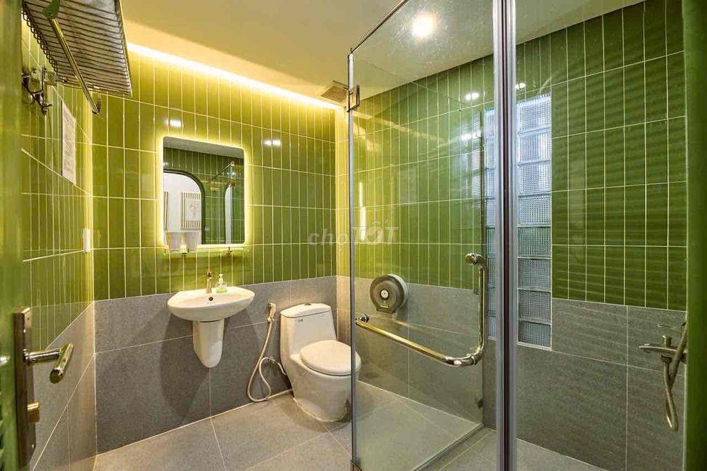 CHO THUÊ CĂN HỘ STUDIO BAN CÔNG FULL NỘI THẤT GẦN CHỢ BẾN THÀNH