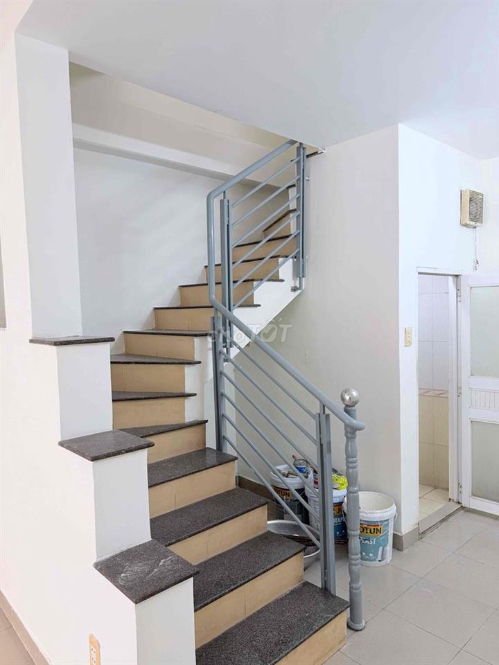cần bán nhà q11