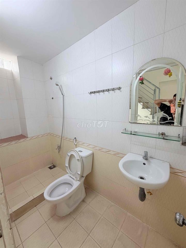 cần bán nhà q11