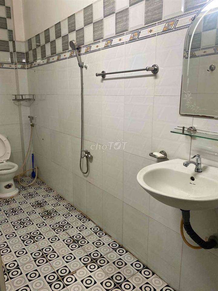 Cho 2 nữ sinh viên thuê phòng. Bao điện nước, tolet trong phòng