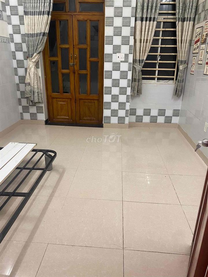 Cho 2 nữ sinh viên thuê phòng. Bao điện nước, tolet trong phòng