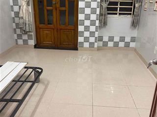 Cho 2 nữ sinh viên thuê phòng. Bao điện nước, tolet trong phòng