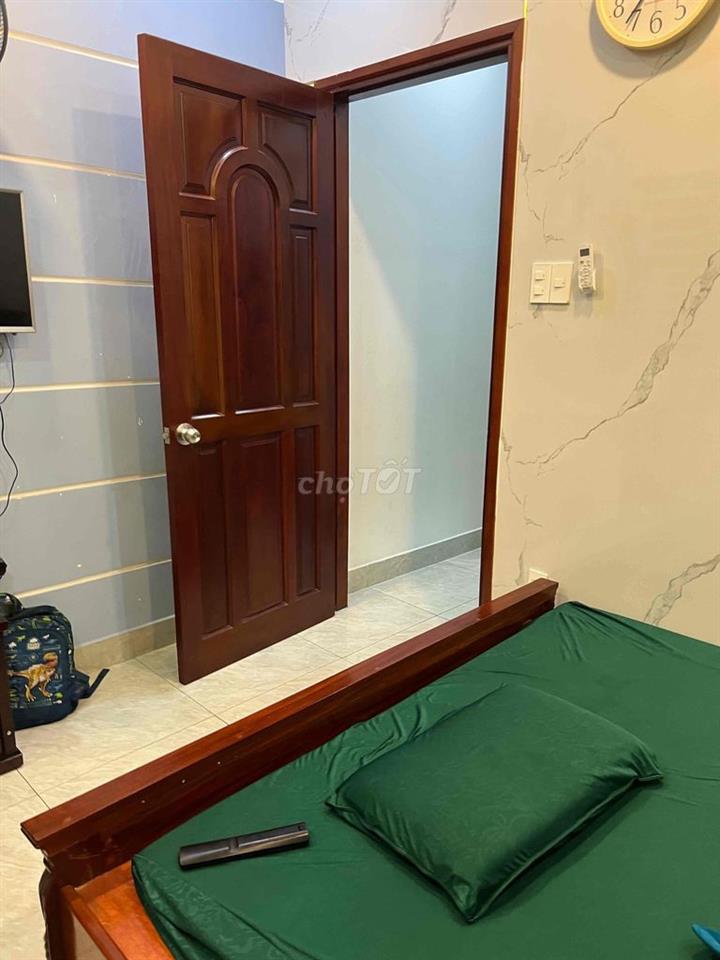 cần bán căn nhà hẻm xe hơi sát đầm sen