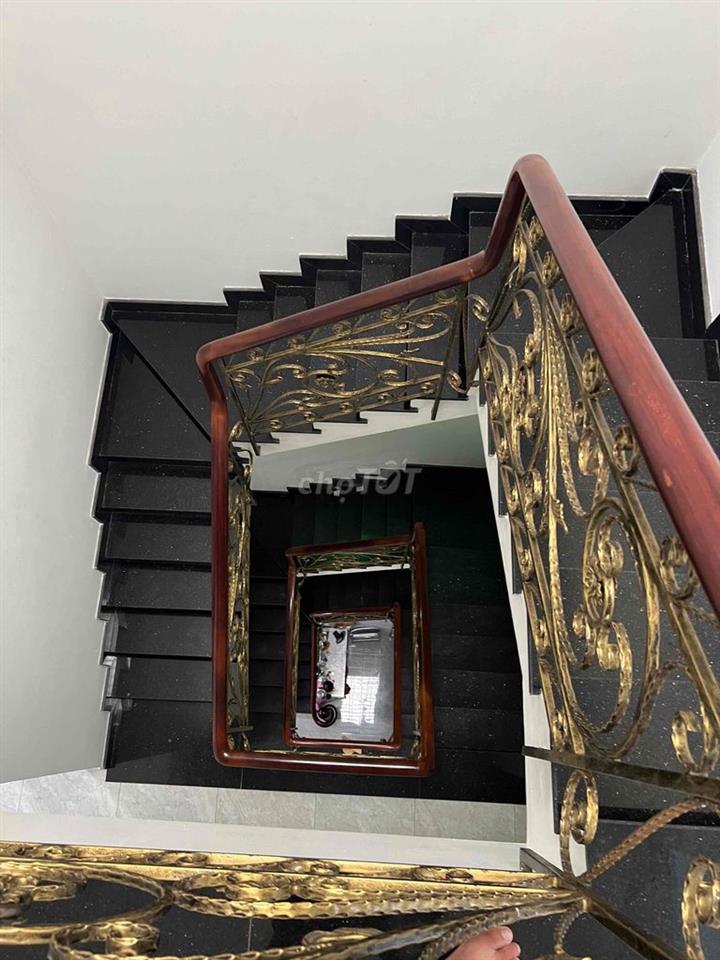 cần bán căn nhà hẻm xe hơi sát đầm sen