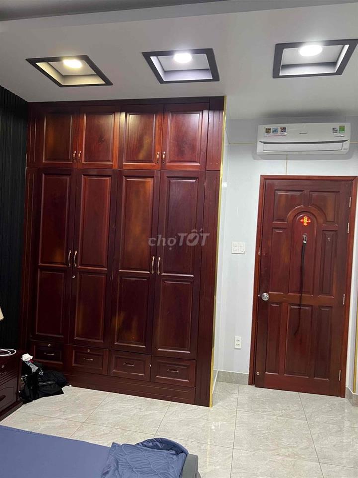 cần bán căn nhà hẻm xe hơi sát đầm sen