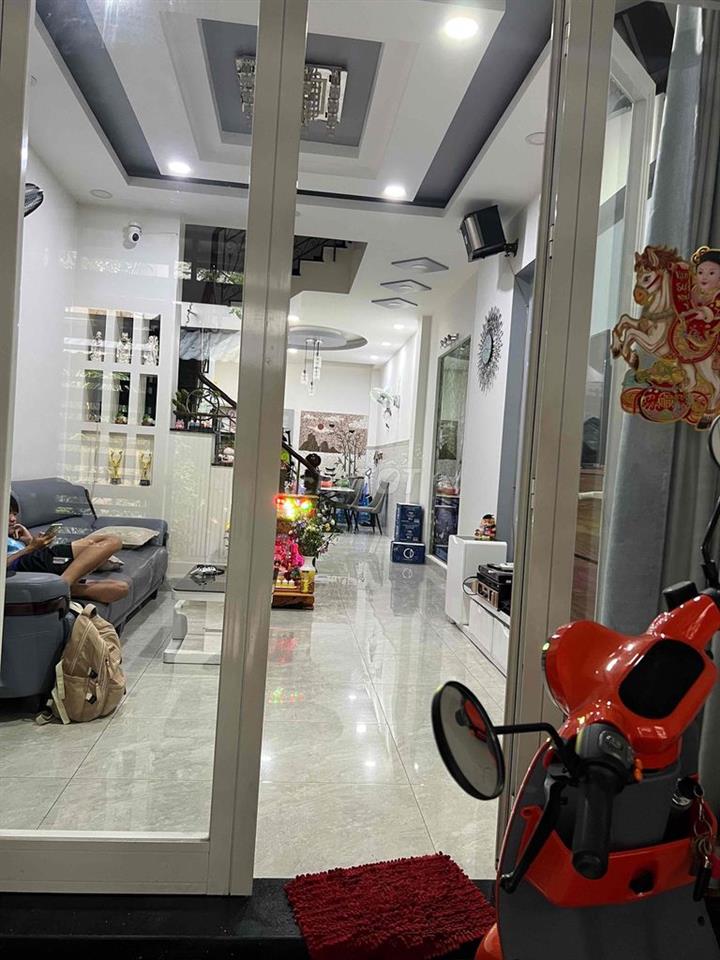 cần bán căn nhà hẻm xe hơi sát đầm sen