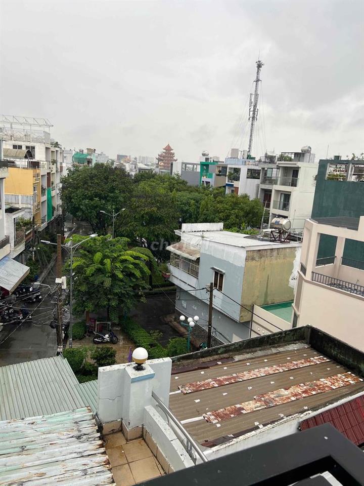 cần bán căn nhà hẻm xe hơi sát đầm sen