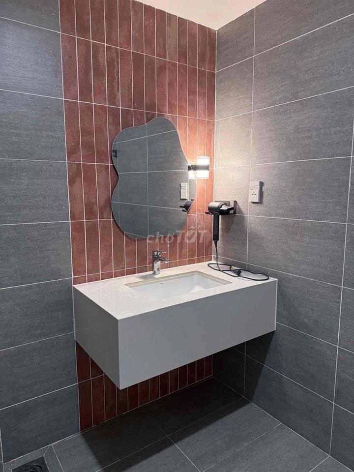 HIGH-END 1-BEDROOM APARTMENT FOR RENT – OPPOSITE PARK & 3-MIN WALK TO