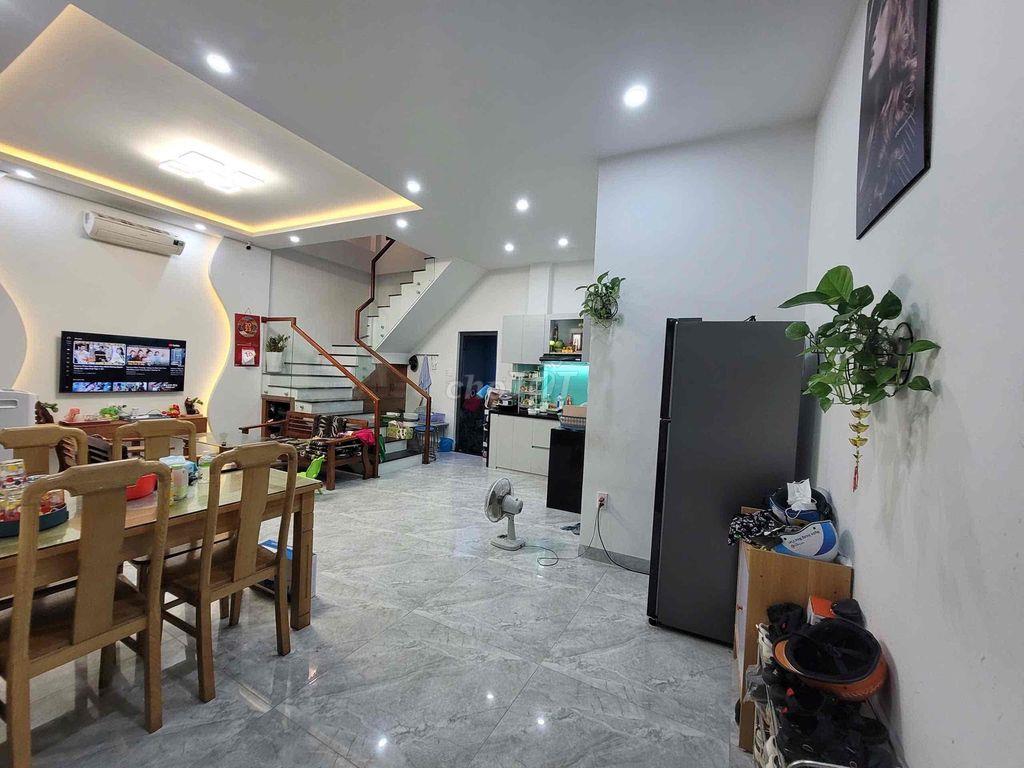 Nhà mới, nội thất cao cấp, thoáng mát, an ninh
