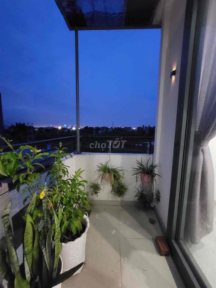 Nhà mới, nội thất cao cấp, thoáng mát, an ninh