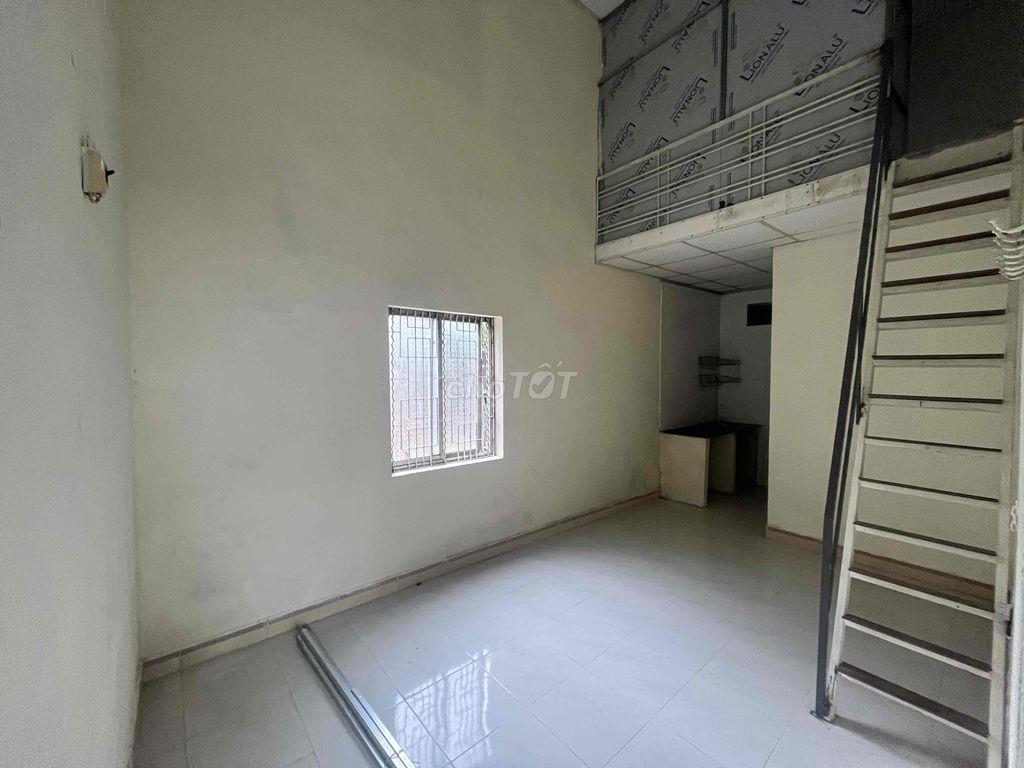 Phòng trọ sinh viên 26m2 có gác lửng, cách Nguyễn Hoàng 20m,