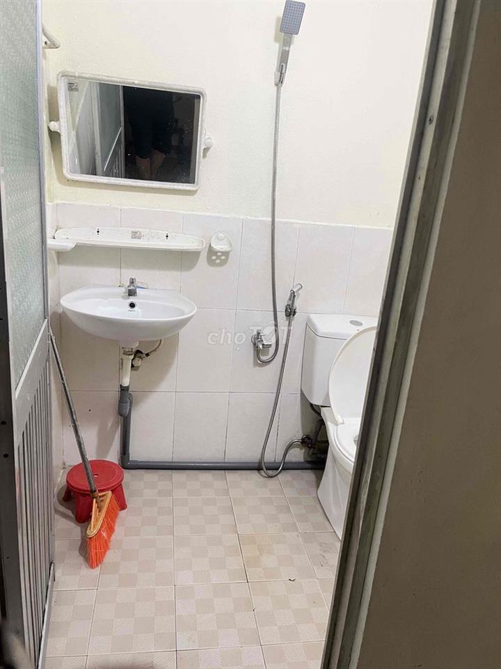 Phòng trọ sinh viên 26m2 có gác lửng, cách Nguyễn Hoàng 20m,