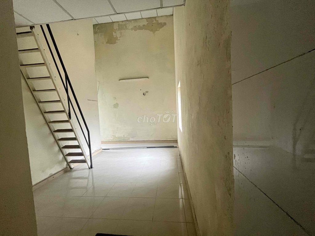 Phòng trọ sinh viên 26m2 có gác lửng, cách Nguyễn Hoàng 20m,