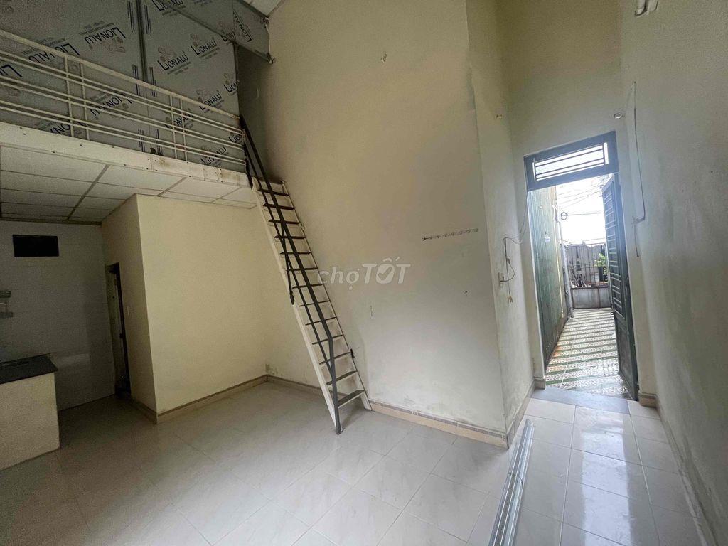 Phòng trọ sinh viên 26m2 có gác lửng, cách Nguyễn Hoàng 20m,