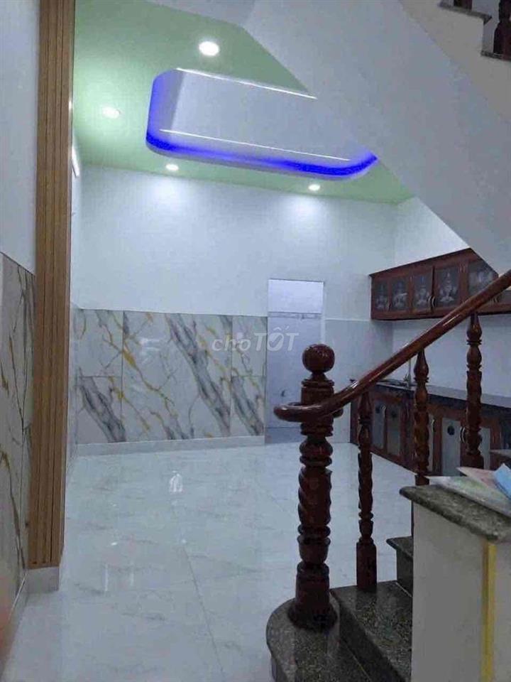 Bán nhà 1 trệt 1 lầu đường 8 m