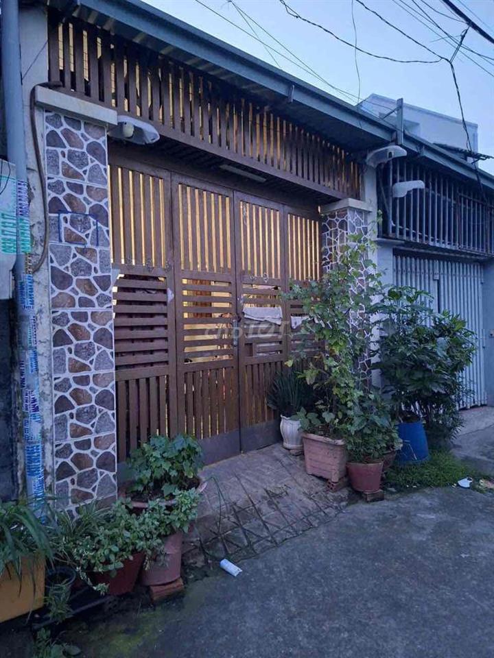 Bán căn nhà gần sân vận động đông hoà