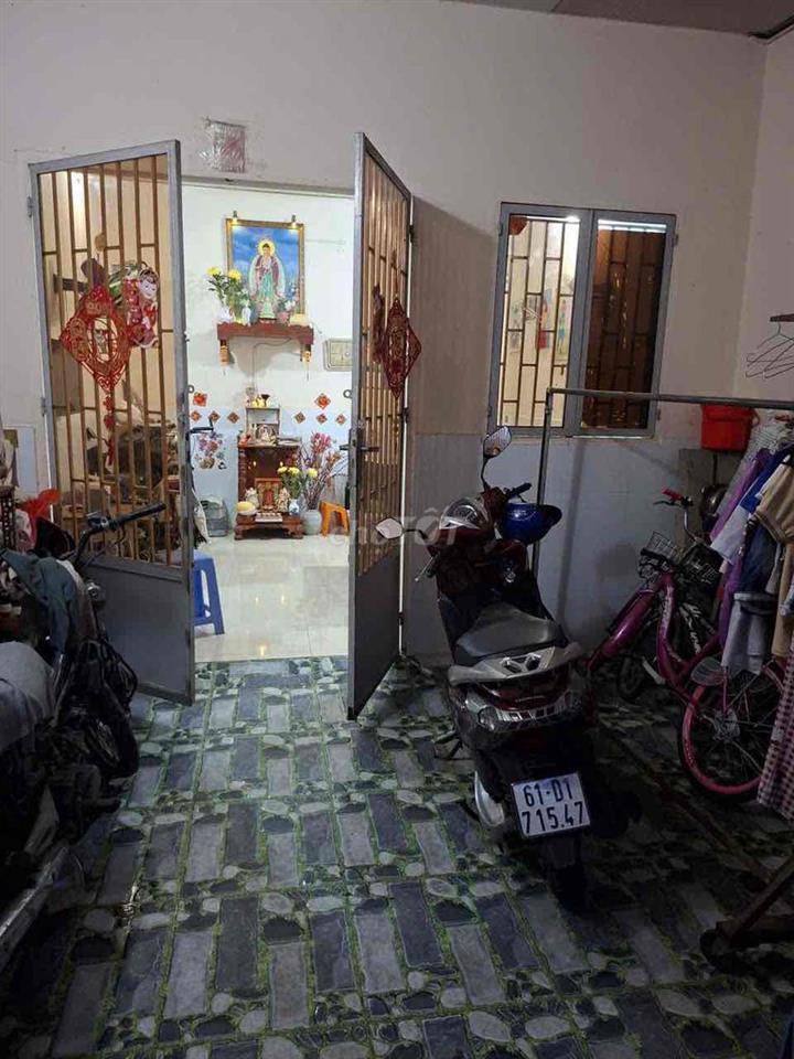 Bán căn nhà gần sân vận động đông hoà