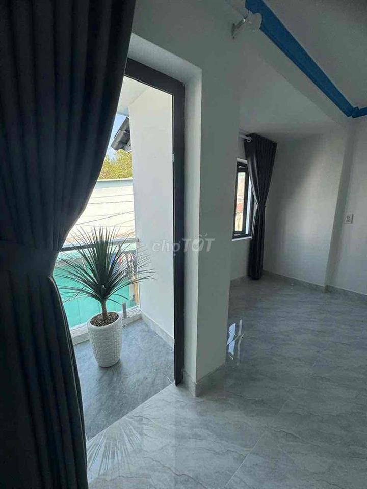 Nhà trệt lầu ngay bigc go