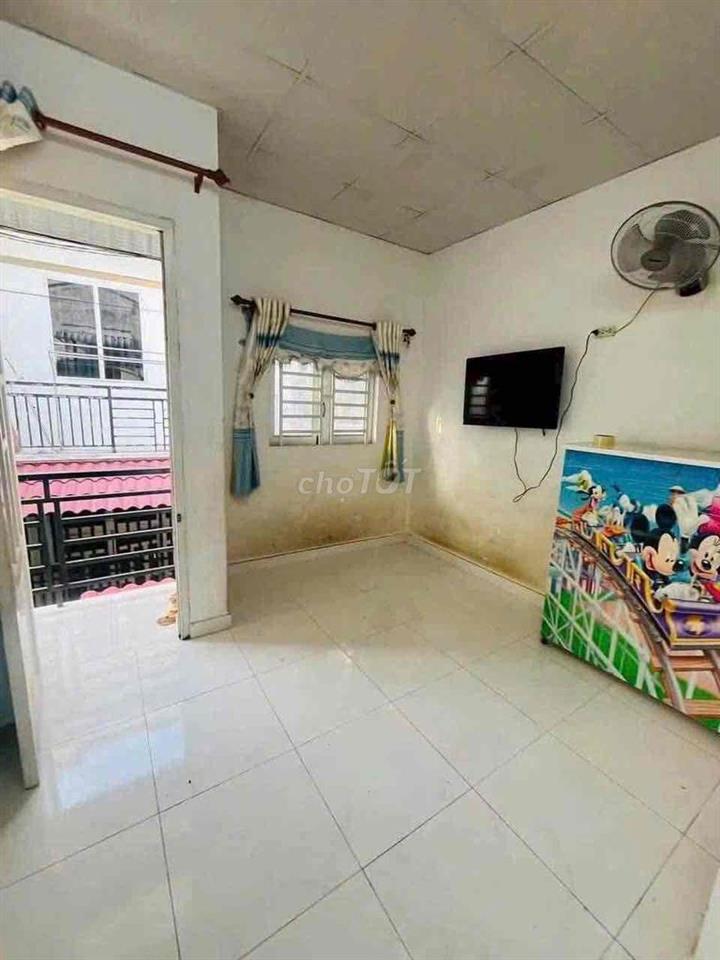 Bán cần nhà trệt lầu gần trường hoc di an