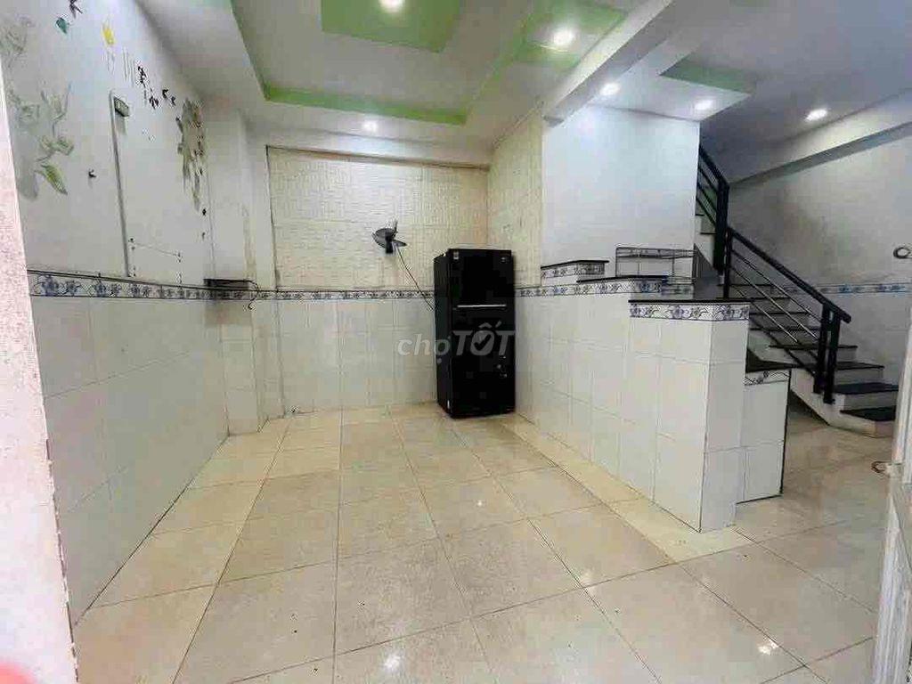 Bán cần nhà trệt lầu gần trường hoc di an