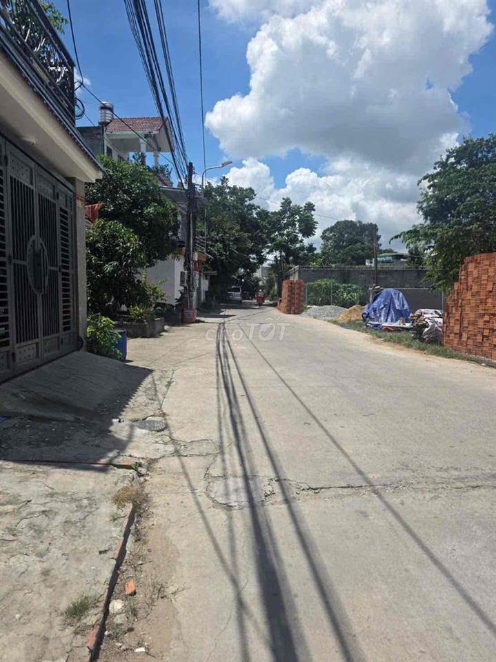 Bán căn nhà mới hoàn thiện 1 tret 2 lầu hoàn công ngay bigc go
